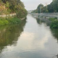 “Grábame”: joven pidió que lo filmaran antes de lanzarse al canal de riego y desapareció en Santiago.