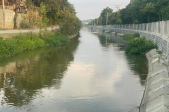 “Grábame”: joven pidió que lo filmaran antes de lanzarse al canal de riego y desapareció en Santiago.