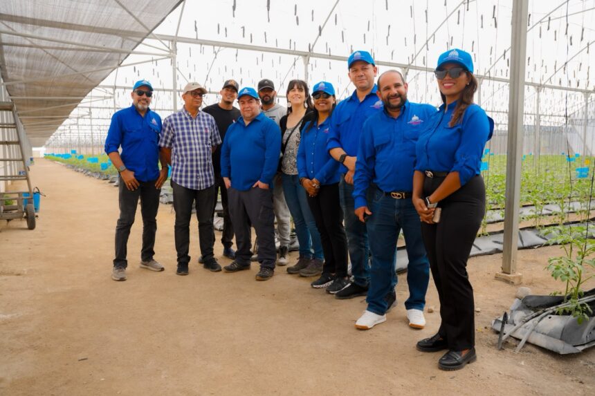 La Dirección Ejecutiva de Tecnificación Nacional de Riego (TNR) recibió una delegación de la Comisión Nacional de Riego (CNR) de Chile.