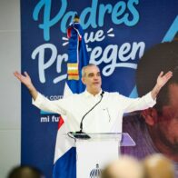 Abinader llama a los padres dominicanos a proteger a sus familias y reconoce su entrega en el Día de los Padres