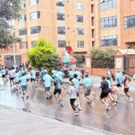 Más de 40 mil corredores recorren este domingo las principales vías de Bogotá en la Media Maratón 2026