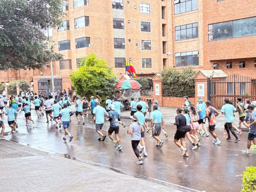 Más de 40 mil corredores recorren este domingo las principales vías de Bogotá en la Media Maratón 2026