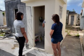 Día del Padre: familias mantienen vivo el recuerdo de sus seres queridos en los cementerios