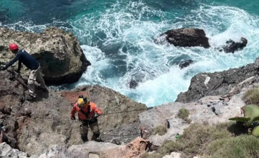 Defensa Civil intensifica búsqueda de hombre desaparecido tras caer al mar Caribe en la avenida España