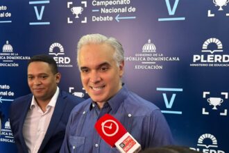 Ministro de Educación valora el fortalecimiento de la democracia con el Campeonato Nacional de Debate