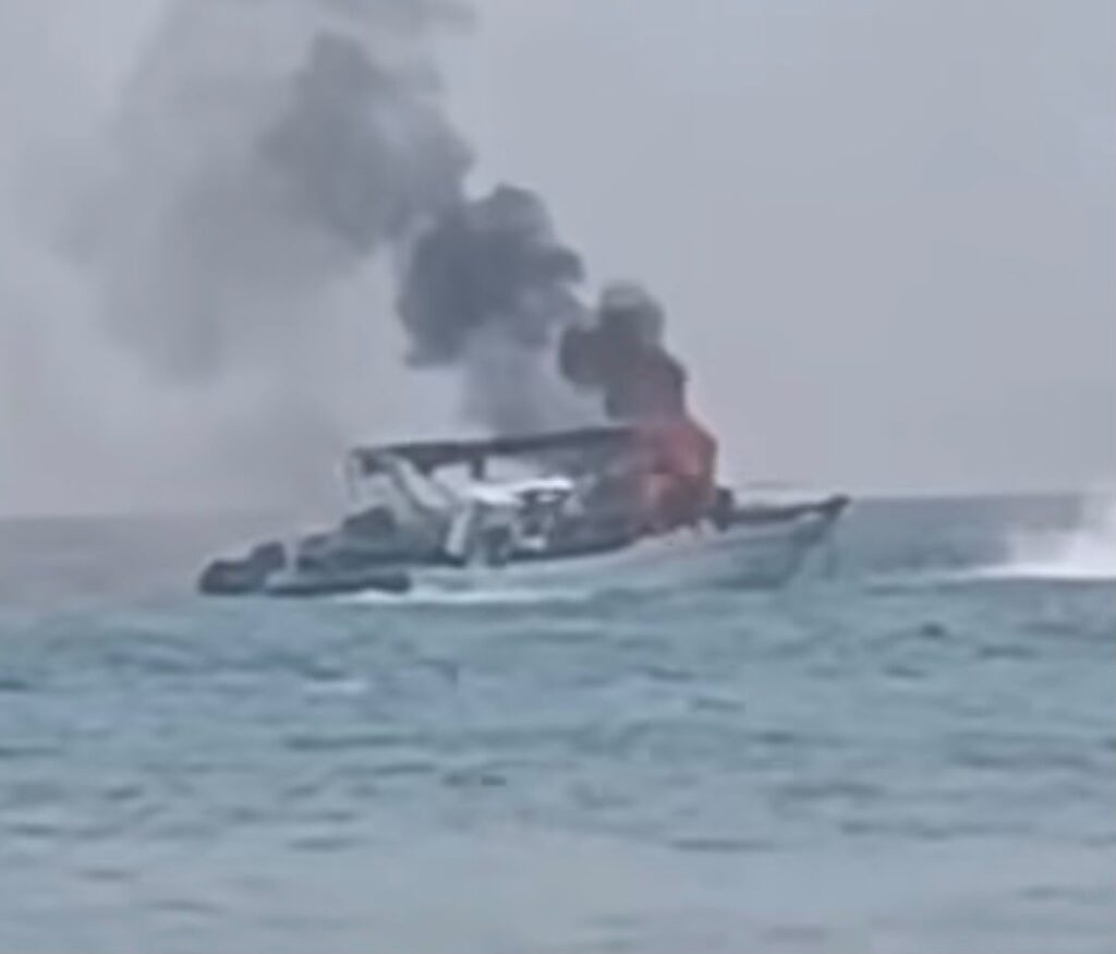 Catamarán turístico se incendia durante recorrido en Bayahíbe