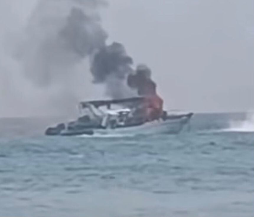 Catamarán turístico se incendia durante recorrido en Bayahíbe