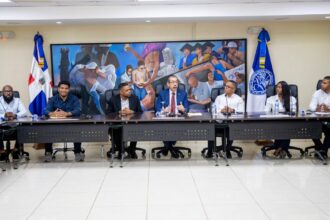 Rector Jorge Asjana David recibe a la FED y reafirma compromiso con el bienestar estudiantil