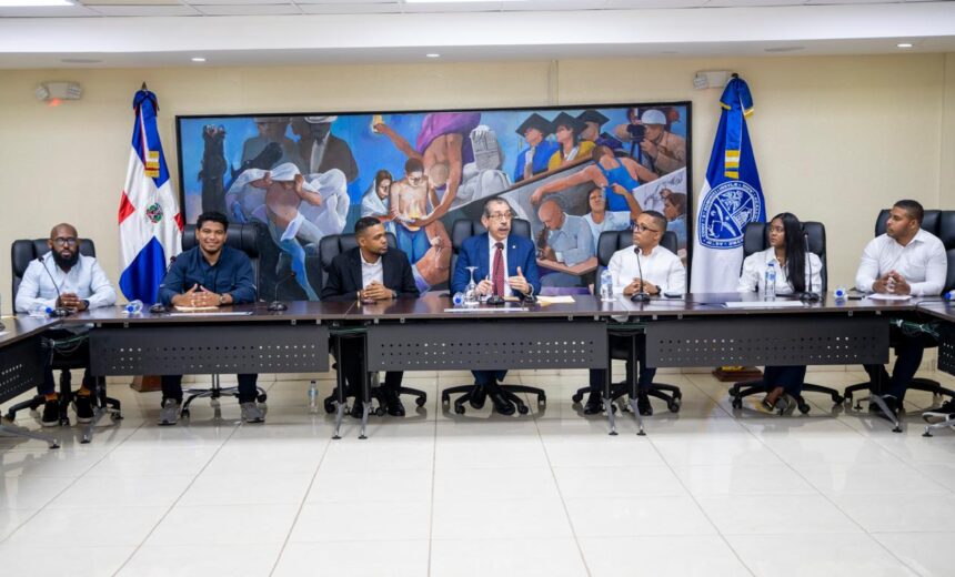 Rector Jorge Asjana David recibe a la FED y reafirma compromiso con el bienestar estudiantil
