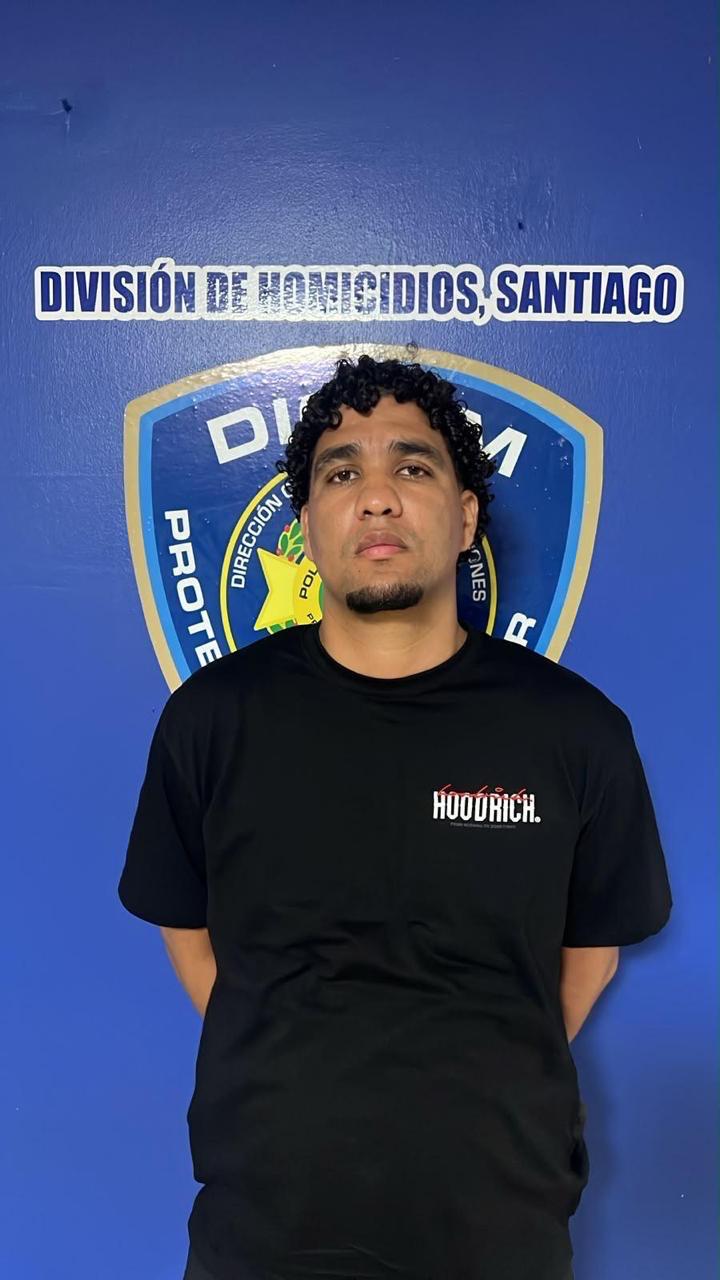 Extraditan desde España a “El Mello” para enfrentar la justicia por doble homicidio ocurrido en Santiago