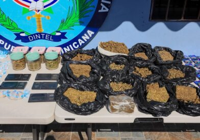 Operativo del DINTEL en Capotillo deja drogas, 46 tragamonedas y más de mil tarjetas presuntamente destinadas a clonación