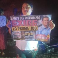 Comunitarios incendian neumático y protestan por asfaltado de calles en Santiago Oeste