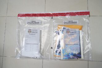 Frustran envío de cocaína oculta en folders y documentos