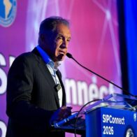 CEO de Infobae advierte que los medios deben prepararse para una nueva era dominada por agentes de inteligencia artificial