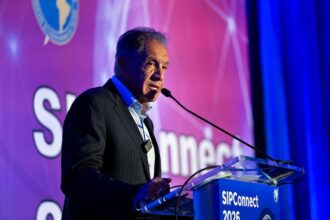CEO de Infobae advierte que los medios deben prepararse para una nueva era dominada por agentes de inteligencia artificial