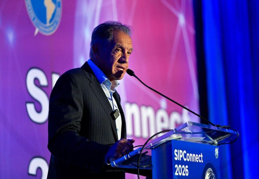 CEO de Infobae advierte que los medios deben prepararse para una nueva era dominada por agentes de inteligencia artificial