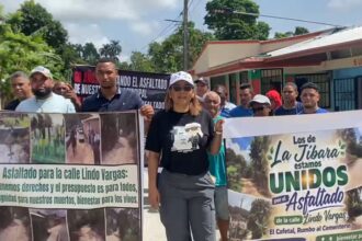 Residentes de La Jíbara marchan para exigir asfalto, aceras y contenes tras más de 60 años de espera