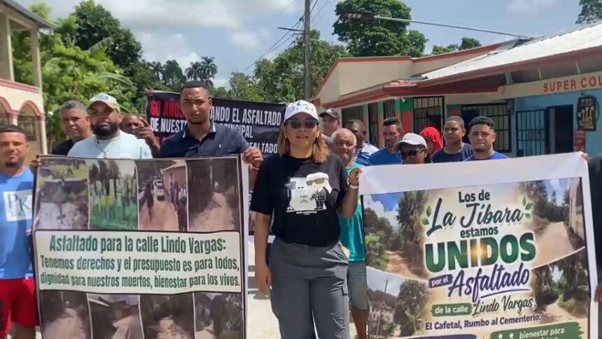 Residentes de La Jíbara marchan para exigir asfalto, aceras y contenes tras más de 60 años de espera