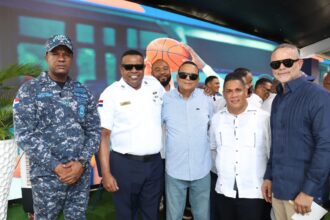 Policía Nacional participa en la inauguración de Expo Vega Real 2026