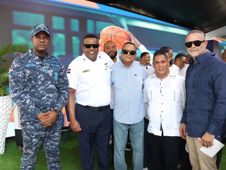 Policía Nacional participa en la inauguración de Expo Vega Real 2026
