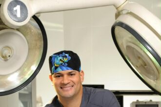 ¿Reducción mamaria por salud? Especialista explica cuándo la cubre el Seguro Familiar de Salud