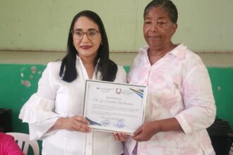 CEAPE y OHYMUBA reconocen a Lía Díaz y otras personalidades por apoyar la alfabetización