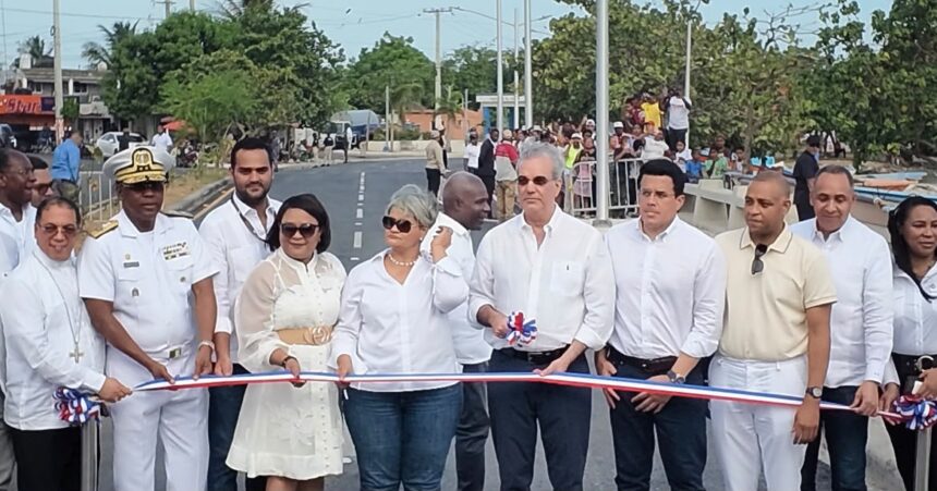 Con inversión de RD$67 millones, Mitur entrega renovada playa El Faro en San Pedro de Macorís
