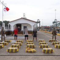 Panamá: interceptan embarcación con 571 paquetes de presunta droga en el Pacífico