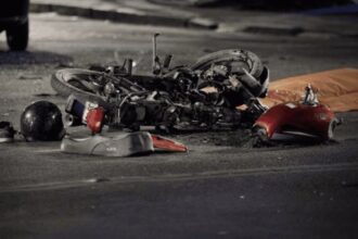 Trágico accidente en Santiago: motociclista muere tras colisión con una camioneta