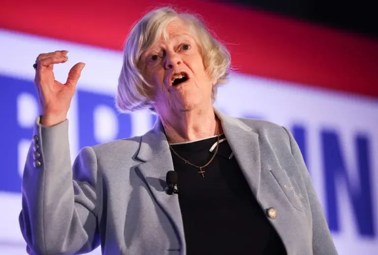 Liberado un hombre de 26 años en relación con el asesinato de la exdiputada británica Ann Widdecombe