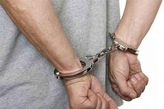MP arresta en aeropuerto a hombre vinculado a varios delitos