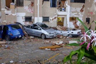 Un operativo de rescate por los terremotos en Venezuela supera las 48 horas