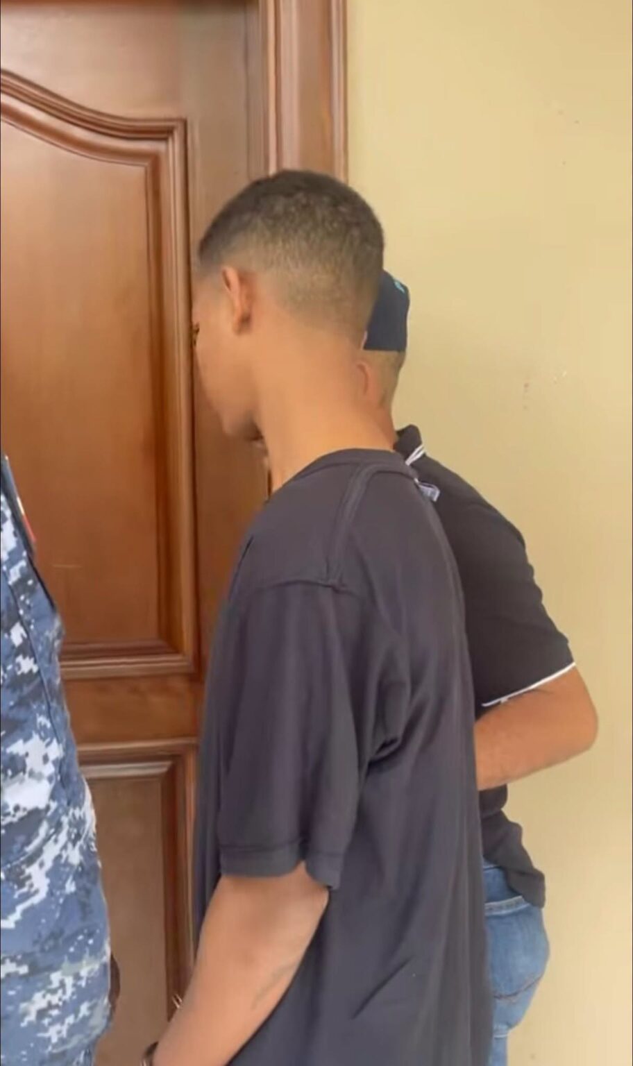Tribunal condena a ocho años de prisión a joven por homicidio ocurrido en un colmado en Palmarito