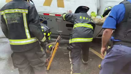 Accidente en Jarabacoa: camión de valores se vuelca y vigilante queda atrapado