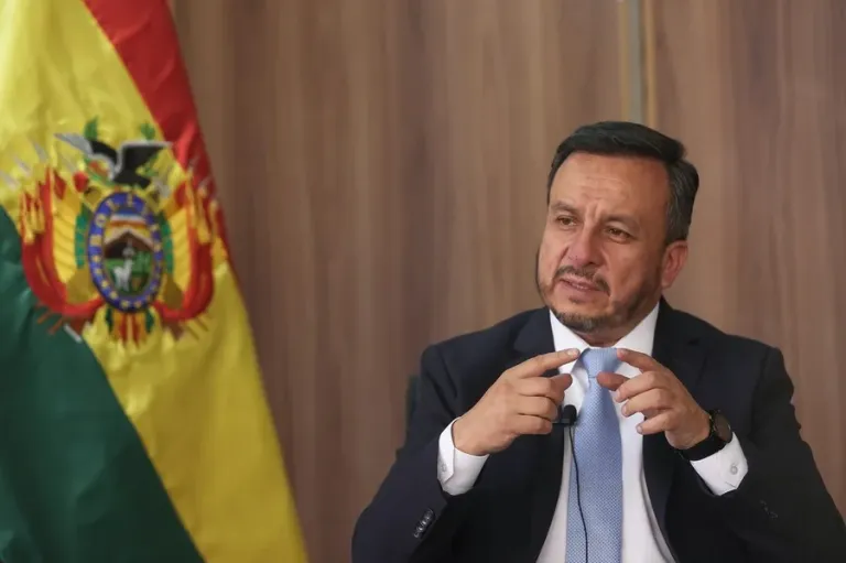 Capturan al exministro de Hidrocarburos de Bolivia por el caso de combustible en mal estado