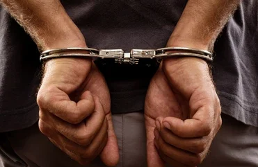 Hombre acusado de agresión sexual escapa de la Unidad de Violencia de Género del Distrito Nacional