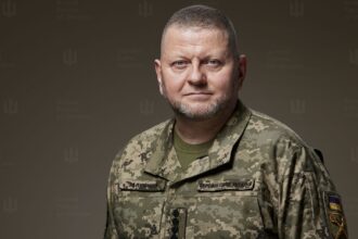 El futuro del jefe del Ejército ucraniano, en el aire tras la crisis por cese de ministro