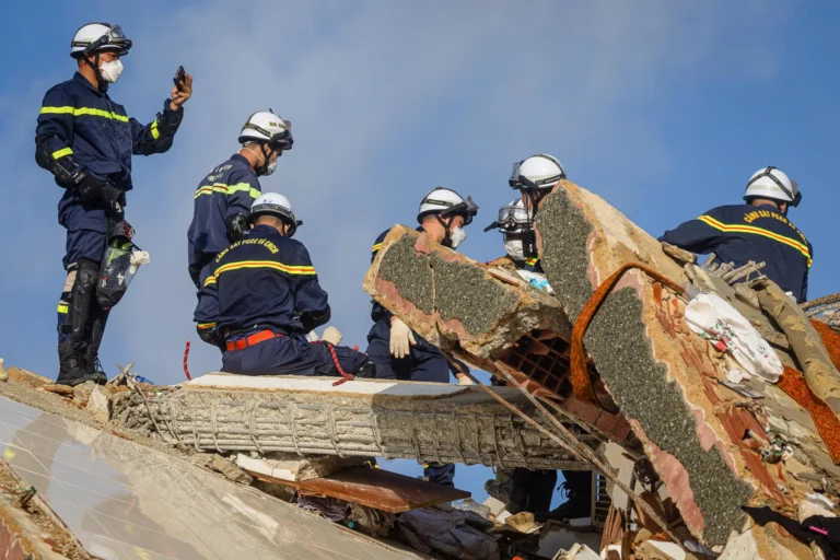 Más de 15 psicólogos ofrecen atención gratuita a sobrevivientes del terremoto en Venezuela