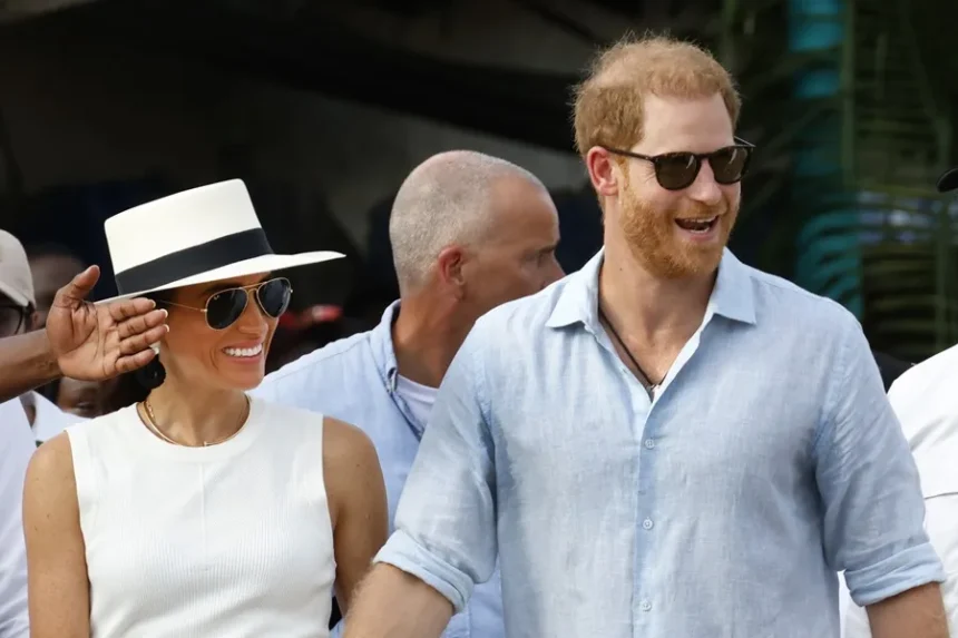 Carlos III y Camila reciben al príncipe Enrique, su esposa Meghan y sus dos hijos