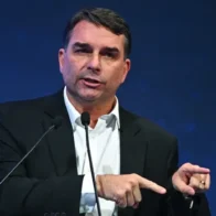 Flávio Bolsonaro acusa a un juez del Supremo de interferir en el proceso electoral de Brasil