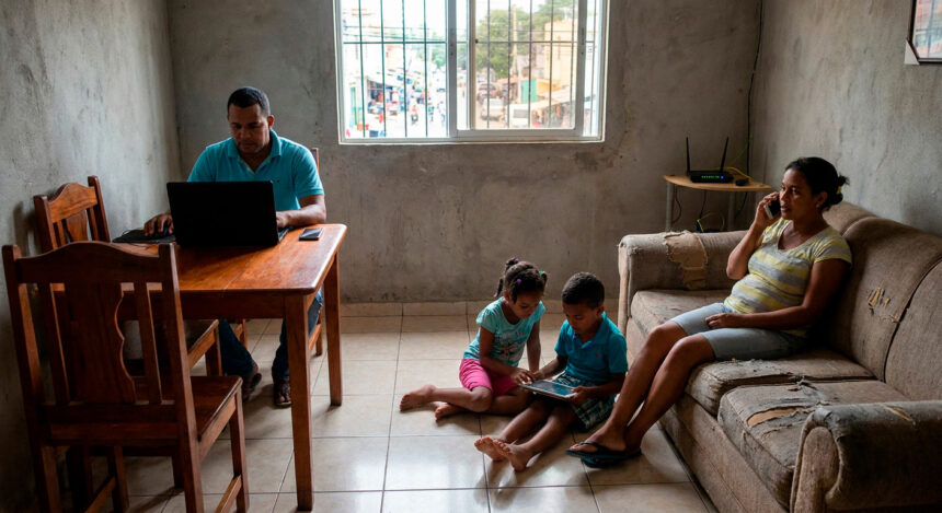 Acceso a internet: solo el 56.2 % de los hogares dominicanos cuenta con conexión en su vivienda