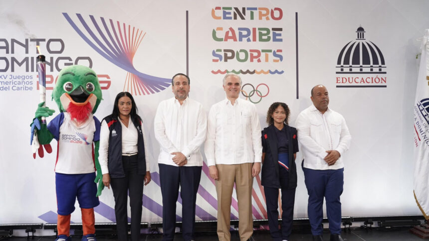 Ministro de Educación recibe antorcha de los XXV Juegos Centroamericanos y del Caribe Santo Domingo 2026