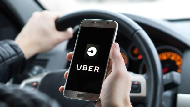 Conductores denuncian cobros indebidos del Uber Pase