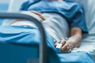 Adolescente de 15 años permanece hospitalizada tras presunto envenenamiento; señalan a su pareja