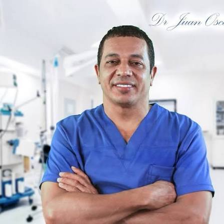 Médico Óscar Polanco declara ante el Ministerio Público por investigación de muerte en clínica estética de Santiago