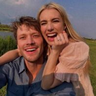 Emma Roberts se casa con el actor Cody John en una ceremonia privada en Idaho