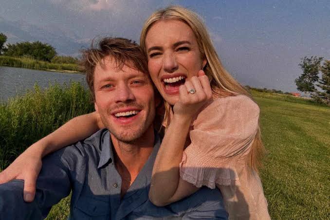 Emma Roberts se casa con el actor Cody John en una ceremonia privada en Idaho