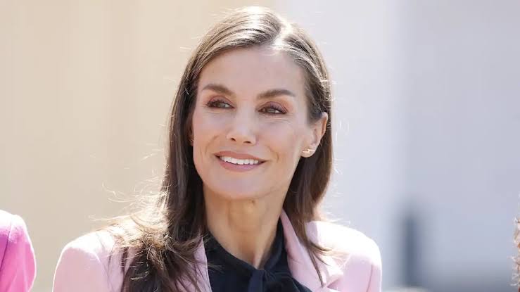 Reacción de la reina Letizia a comentario contra el Gobierno español se vuelve viral