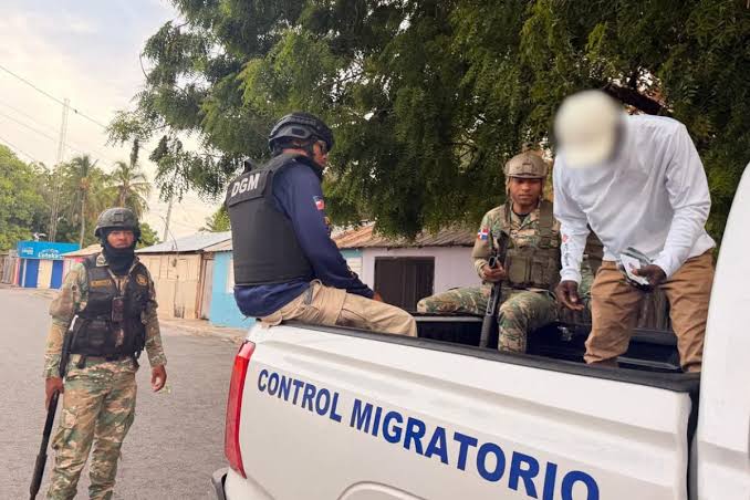 Migración detiene a 121 extranjeros indocumentados en operativos en el Gran Santo Domingo