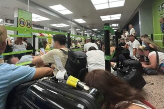 "¡'Allahu Akbar' y una mochila vacía! Dominicano desata el pánico en aeropuerto de Barcelona"